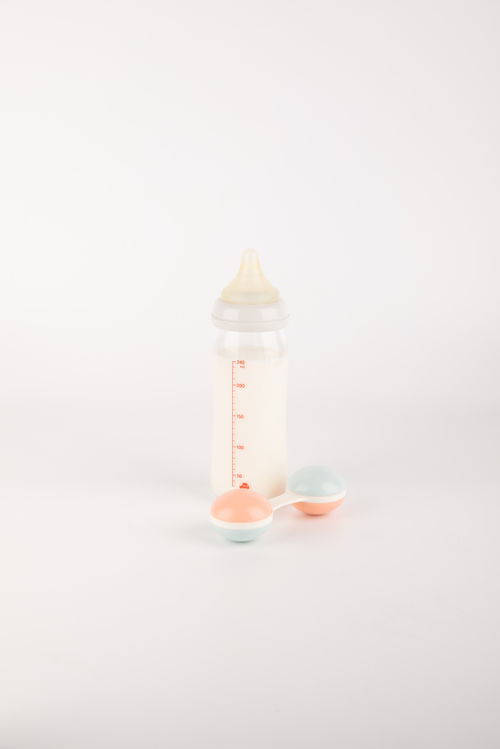 初生儿玩具奶瓶母婴用品摄影图 ST摄影